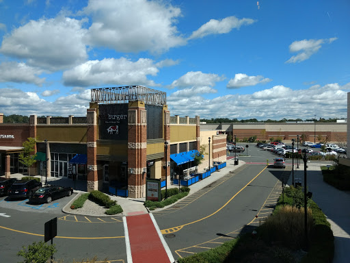 Movie Theater «Regal Cinemas Nanuet 12 & RPX», reviews and photos, 6201 Fashion Dr, Nanuet, NY 10954, USA