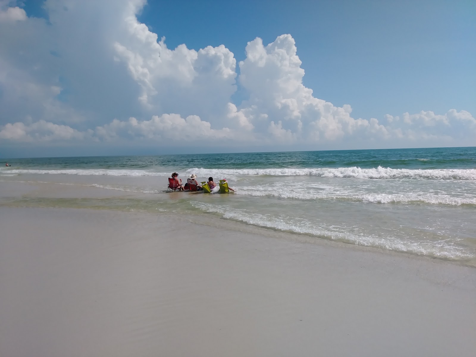 Fotografija Gulf shores beach in naselje