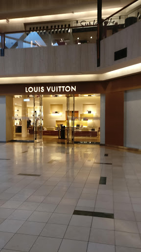 Shopping Mall «Northbrook Court», reviews and photos, 2171 Lake Cook Rd, Northbrook, IL 60062, USA