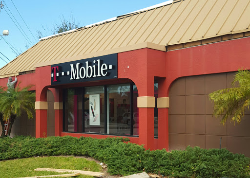 Cell Phone Store «T-Mobile», reviews and photos, 2348 Pineland St, Naples, FL 34112, USA