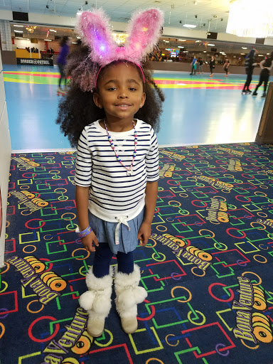 Roller Skating Rink «Bonaventure Always Family Friendly Skating Center And Birthday Parties», reviews and photos, 24505 Halsted Rd, Farmington Hills, MI 48335, USA