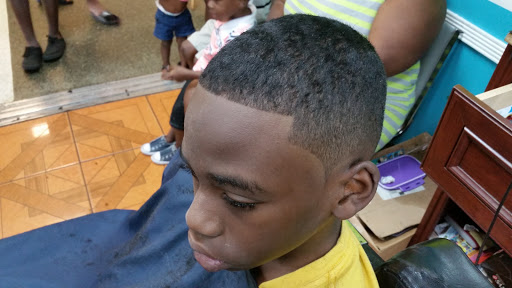 Hair Salon «Cut It Out!! Salon/Barbershop», reviews and photos, 1305 NW 40th Ave, Lauderhill, FL 33313, USA