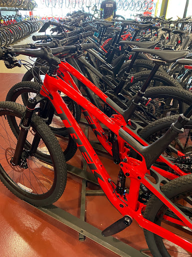 Bicycle Store «Trek Bicycle Columbus Dublin», reviews and photos, 2720 Sawmill Pl Blvd, Columbus, OH 43235, USA