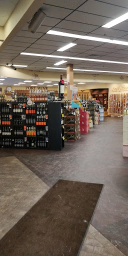 Liquor Store «Julios Liquor», reviews and photos, 140 Turnpike Rd, Westborough, MA 01581, USA