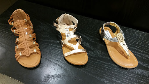 Stores to buy women's flat sandals San Diego