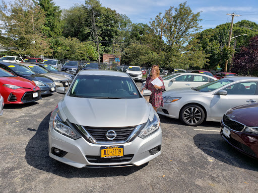 Used Car Dealer «Hertz Car Sales Rockville Centre», reviews and photos, 1297 Woodfield Rd, Rockville Centre, NY 11570, USA
