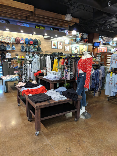 Clothing Store «Tillys», reviews and photos, 6581 N Riverside Dr, Fresno, CA 93722, USA