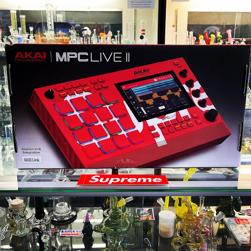 Glass Blower «ZZYZX Smoke Shop», reviews and photos, 2127 Pickwick Dr, Camarillo, CA 93010, USA