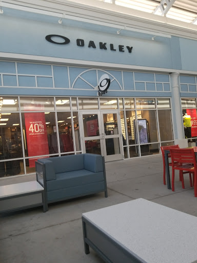 Outlet Mall «Tanger Outlet Charleston», reviews and photos, 4840 Tanger Outlet Blvd, North Charleston, SC 29418, USA