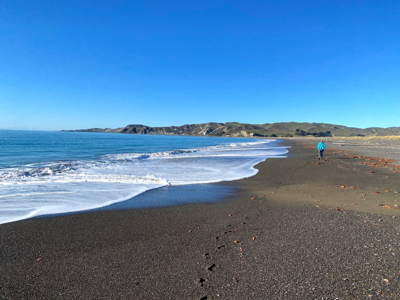 Foto de Marfell's Beach com pebble fino escuro superfície