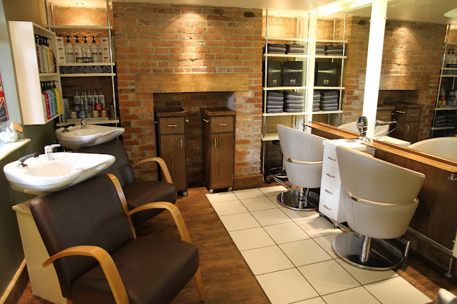 Reviews of Emma Dakin @ Bonds Hair in Derby - Barber shop