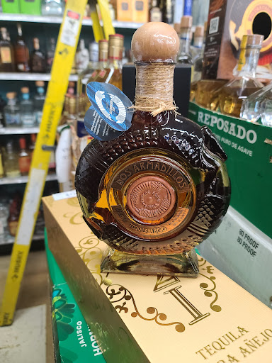 Liquor Store «Town & Country Liquors», reviews and photos, 2944 W 47th St, Chicago, IL 60632, USA