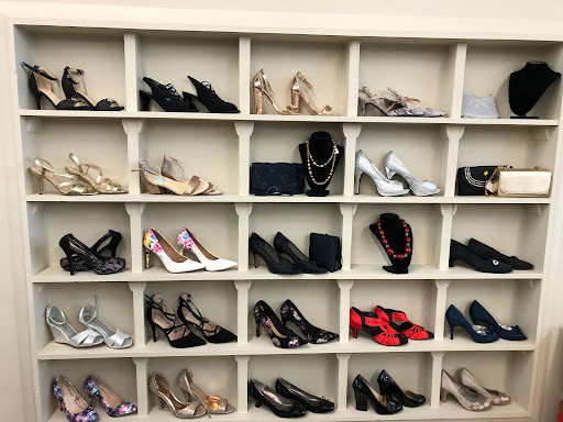 Thrift Store «Gulfside Hospice Thrift Shoppe», reviews and photos, 12154 US-19, Hudson, FL 34667, USA