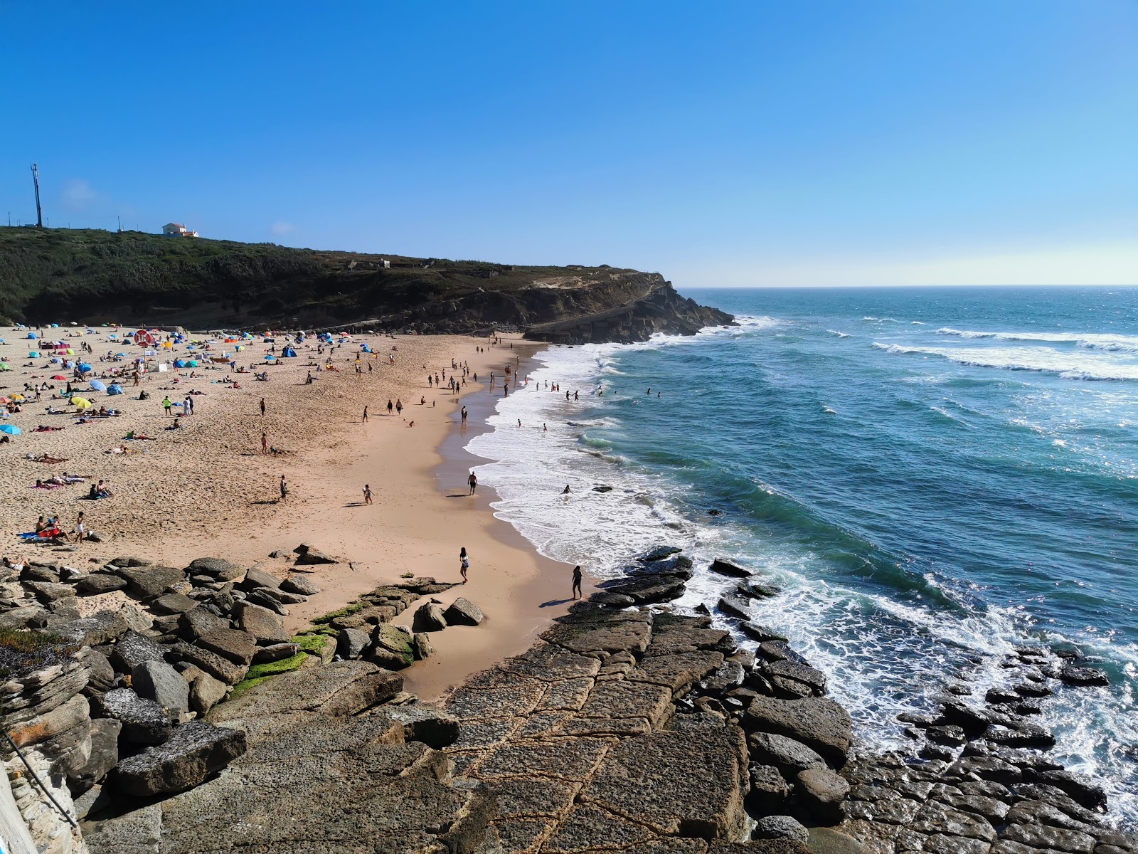 Foto av Praia das Macas med liten vik