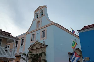 Iglesia de Santo Toribio image