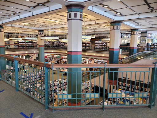 Shopping Mall «Westfield Old Orchard», reviews and photos, 4905 Old Orchard Shopping Center, Skokie, IL 60077, USA