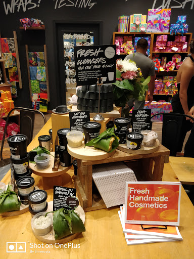 Cosmetics Store «Lush Cosmetics», reviews and photos, 2855 Stevens Creek Blvd, Santa Clara, CA 95050, USA