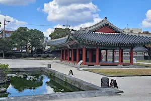 Gwandeokjeong image