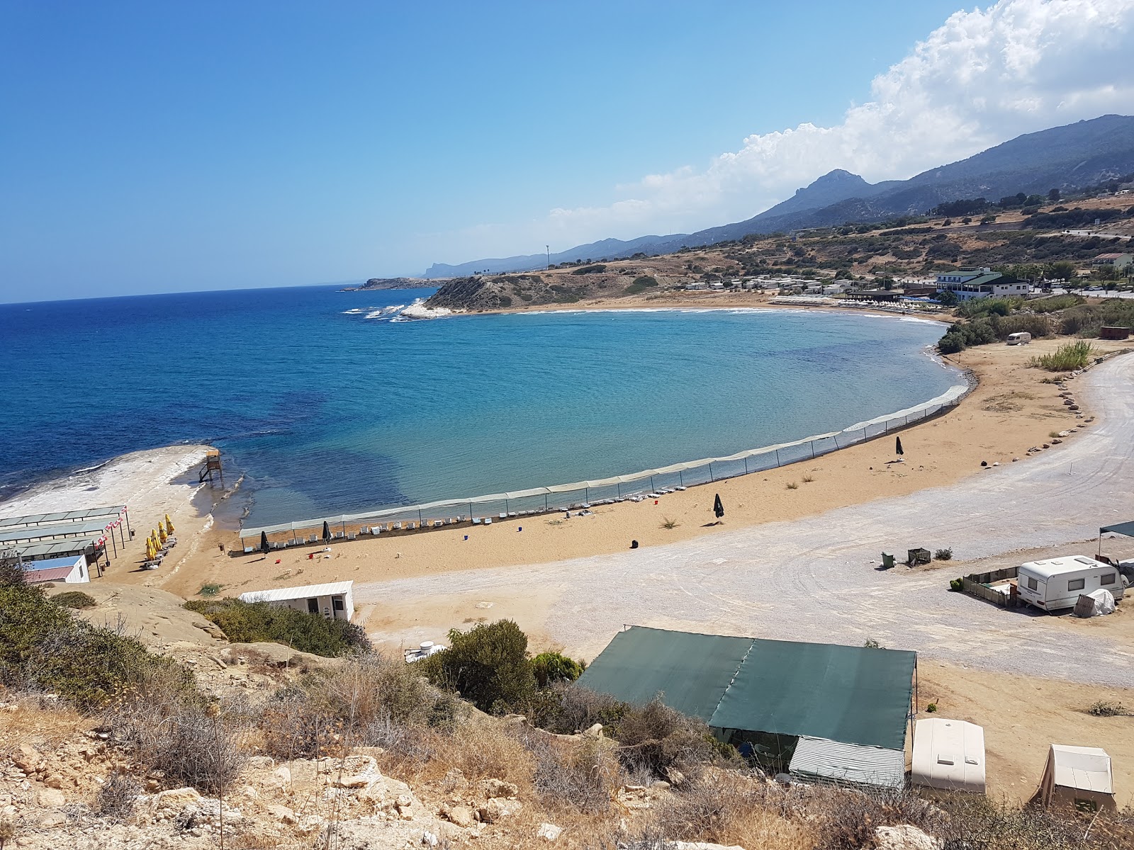 Fotografie cu Kaplica beach parțial zona hotelieră