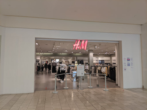 Clothing Store «H&M», reviews and photos, 397 E Sailer Dr, San Mateo, CA 94403, USA