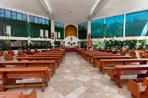 Catedral de Cancún (La Santa Cruz y de la Santísima Trinidad) image