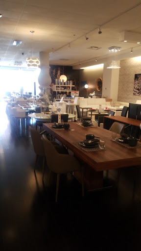 Furniture Store «Modani Furniture Chicago», reviews and photos, 1574 N Kingsbury St, Chicago, IL 60642, USA