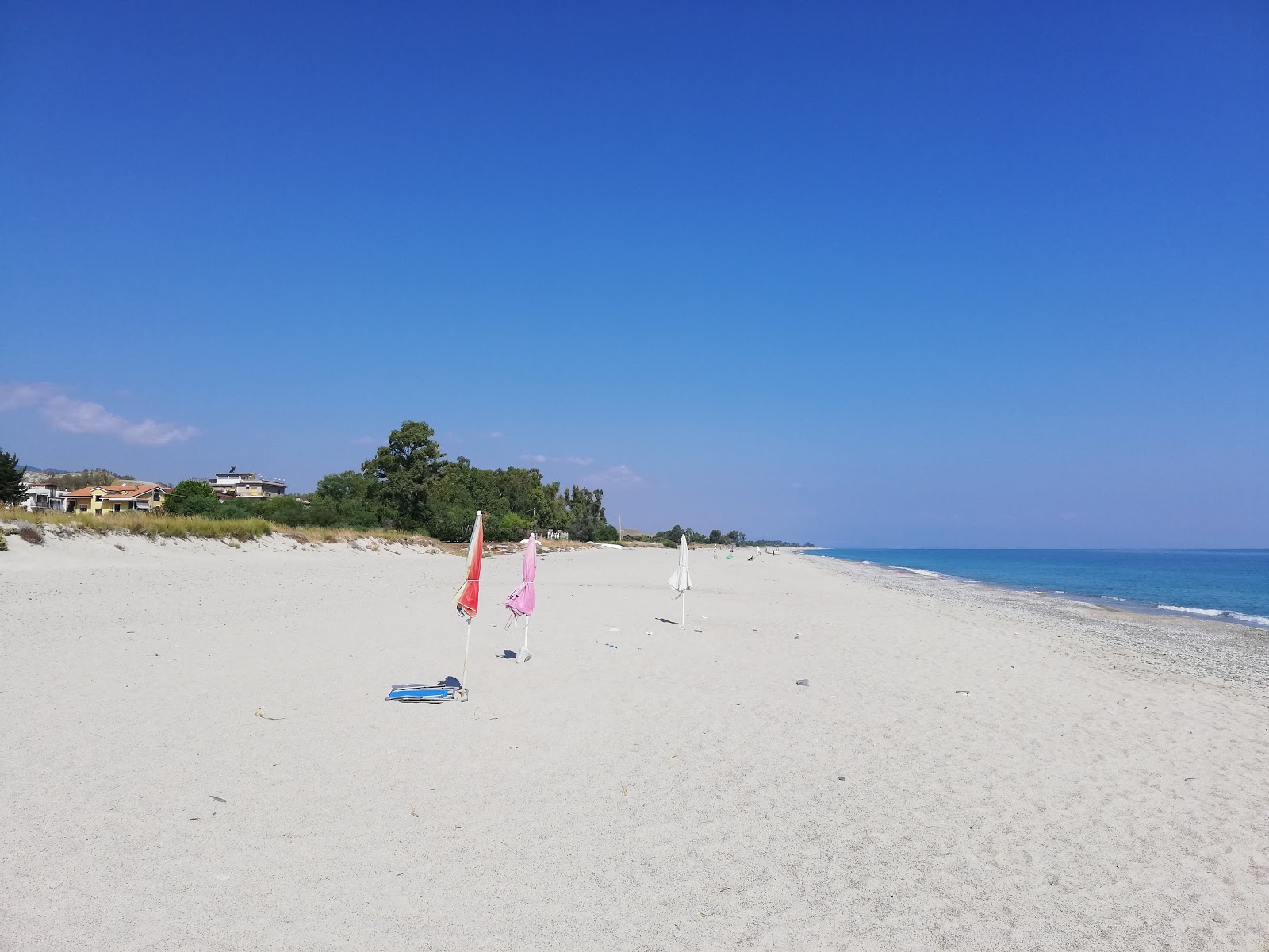 Foto von St Caterina dello Ionio Marina mit langer gerader strand