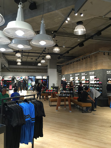 Sporting Goods Store «Nike Seattle», reviews and photos, 1500 6th Ave, Seattle, WA 98101, USA