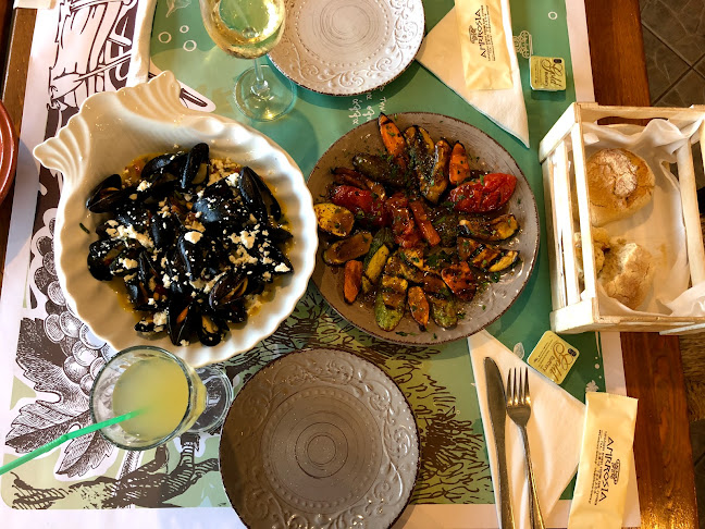 Σχόλια και κριτικές για το ΤΑΒΕΡΝΑ ΑΜΒΡΟΣΙΑ ΘΕΪΚΟ ΦΑΓΗΤΟ