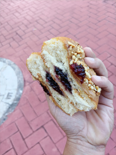 Donut Shop «Dandee Donuts Factory», reviews and photos, 102 N 28th Ave, Hollywood, FL 33020, USA