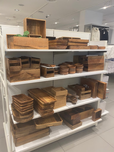 Furniture Store «Crate and Barrel», reviews and photos, 777 Boylston St, Boston, MA 02116, USA