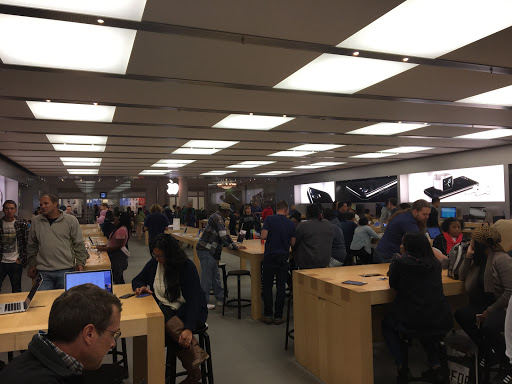 Computer Store «Apple Willow Grove Park», reviews and photos, 2500 W Moreland Rd, Willow Grove, PA 19090, USA