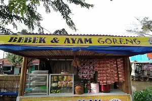 Bebek dan Ayam Goreng Wan Peto image