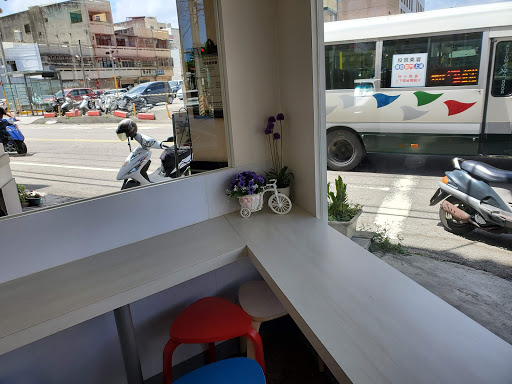 台中市大甲區美食 弘爺漢堡 新政店 網友評價 菜單 推薦餐點 食記 外送優惠 飢餓黑熊app