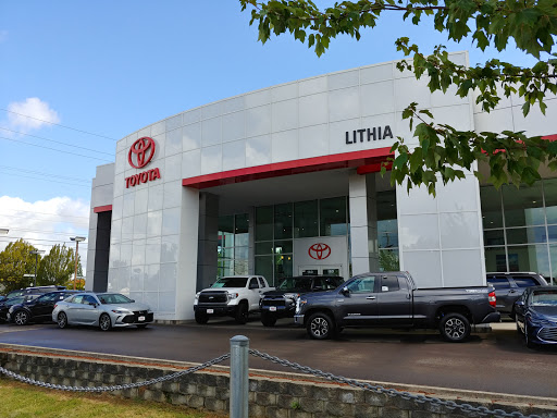 Toyota Dealer «Lithia Toyota of Springfield», reviews and photos, 163 S 9th St, Springfield, OR 97477, USA