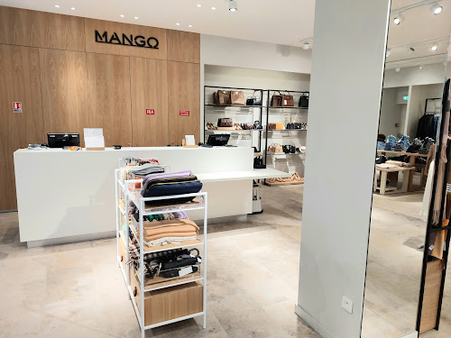 Magasin de vêtements pour femmes Mango Compiègne
