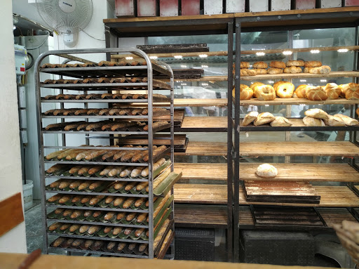 Russell’s Bakery אומן הלחם