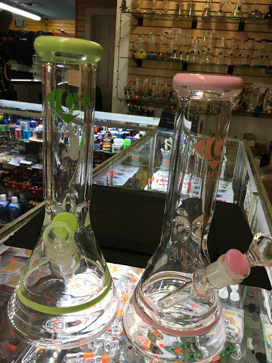 Body Piercing Shop «Vibes Smoke Shop & Piercing», reviews and photos, 1222 El Camino Real, Redwood City, CA 94061, USA