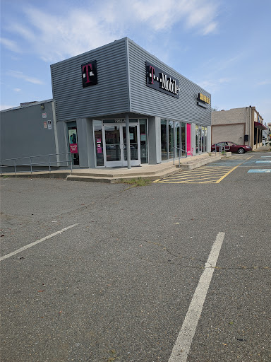 Cell Phone Store «T-Mobile», reviews and photos, 7262 Columbia Pike, Annandale, VA 22003, USA
