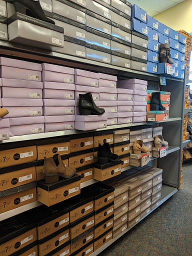 Shoe Store «Shoe Carnival», reviews and photos, 354C Cox Creek Pkwy, Florence, AL 35630, USA