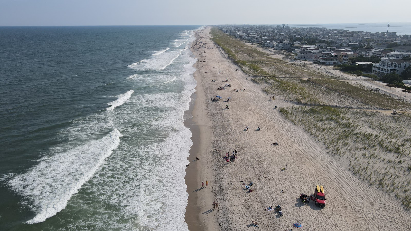 Foto van Surf City beach met turquoise puur water oppervlakte