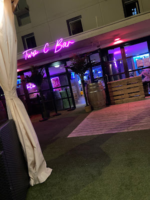 Two c bar à Nantes