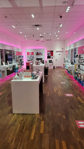 Cell Phone Store «T-Mobile», reviews and photos, 254 Northtown Dr NE, Blaine, MN 55434, USA