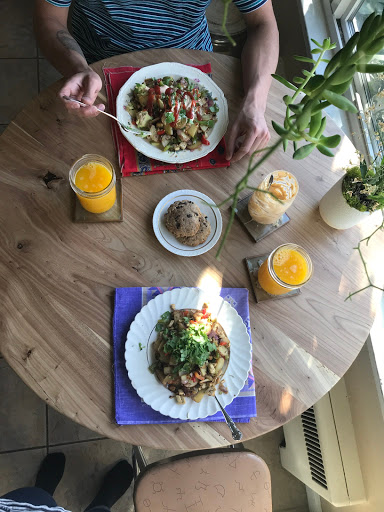 Rustic Furniture Store «Fantastic Mr. Finds Custom Reclaimed Industrial Furniture», reviews and photos, 1346 Fort Union Blvd, Cottonwood Heights, UT 84121, USA