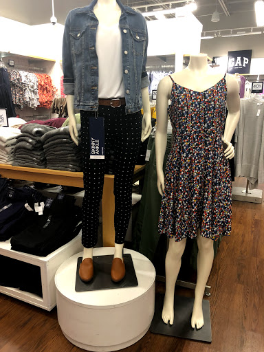 Clothing Store «Gap», reviews and photos, 18511 Outlet Blvd, Chesterfield, MO 63005, USA
