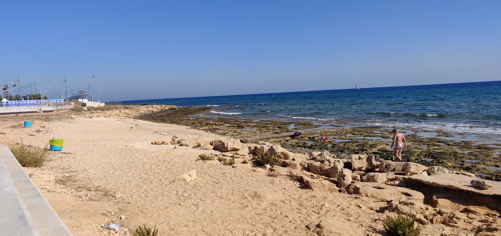 Foto van Loukkos beach met stenen oppervlakte