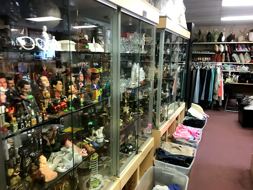 Thrift Store «Genmer Thrift Store and Donation Center», reviews and photos, 6265 Van Nuys Blvd, Van Nuys, CA 91401, USA