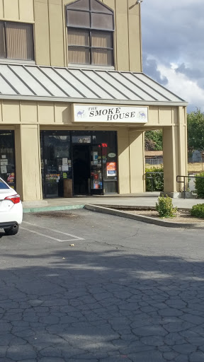 Smokehouse, 5520 Lake Isabella Blvd, Lake Isabella, CA 93240, USA, 