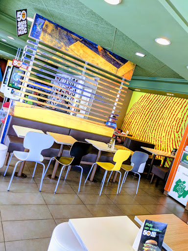 McDonalds - Pl. de la Hispanidad, 3, 03503 Benidorm, Alicante, España