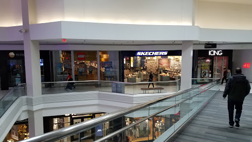 Shoe Store «SKECHERS Retail», reviews and photos, 5 Woodfield Mall, Schaumburg, IL 60173, USA